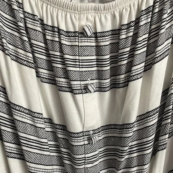 NWT off the shoulder crop top - Picture 2 of 4